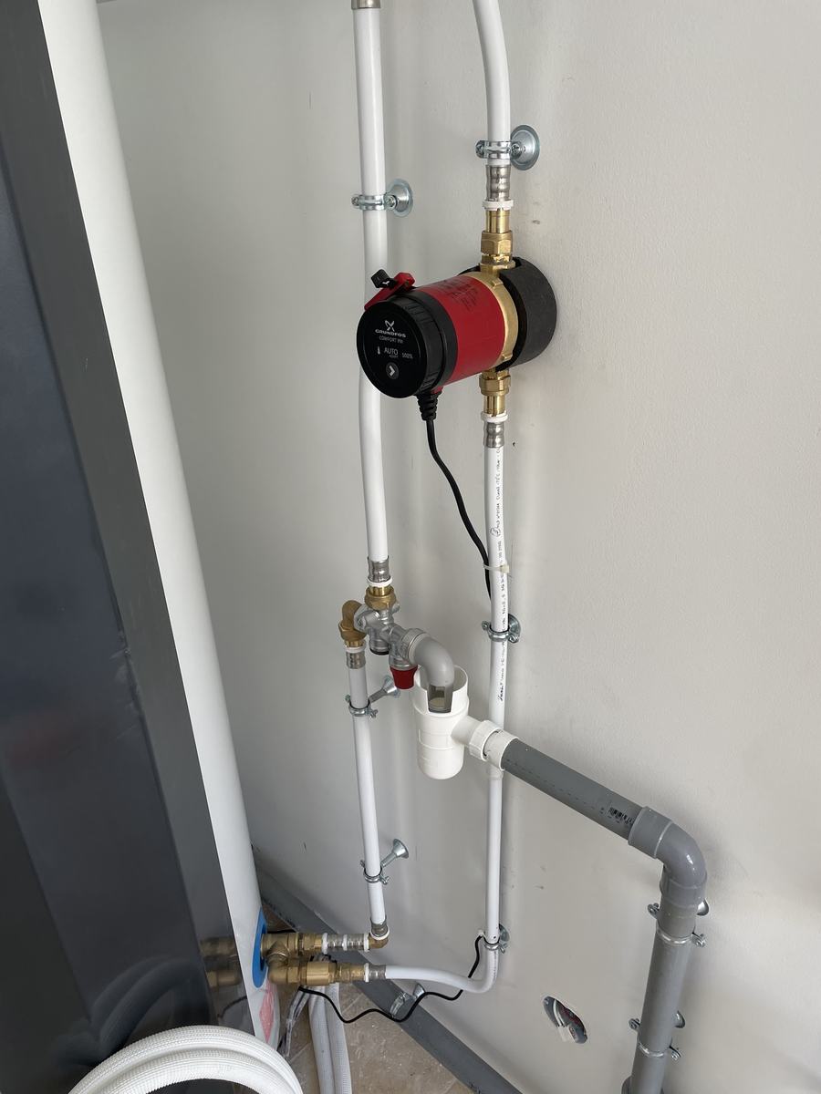 Circulateur et vannes sur un réseau de chauffage
